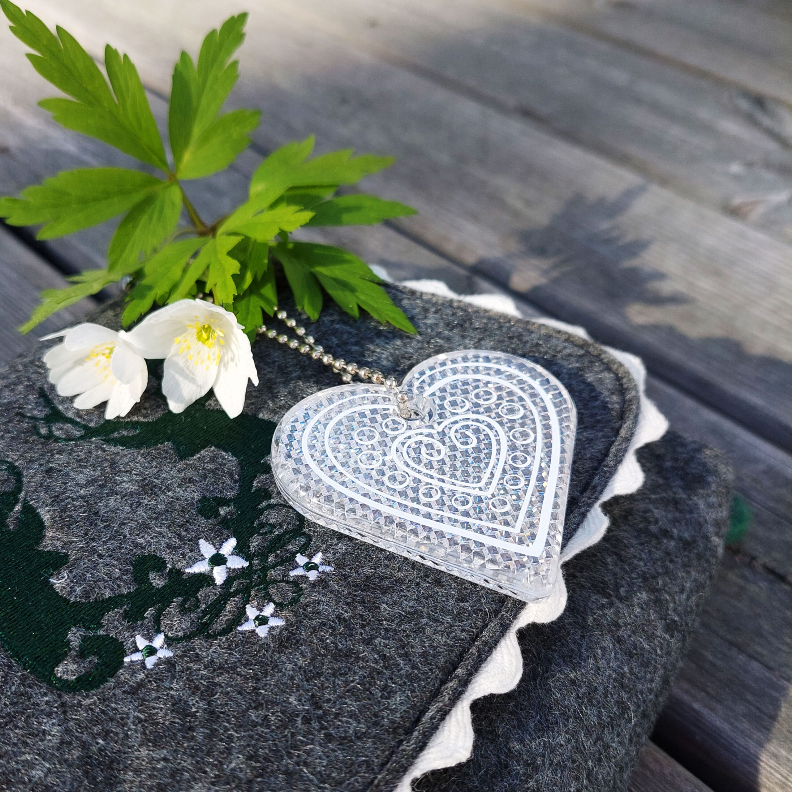 White viking heart safety reflecror attacted on hand bag scaled 1