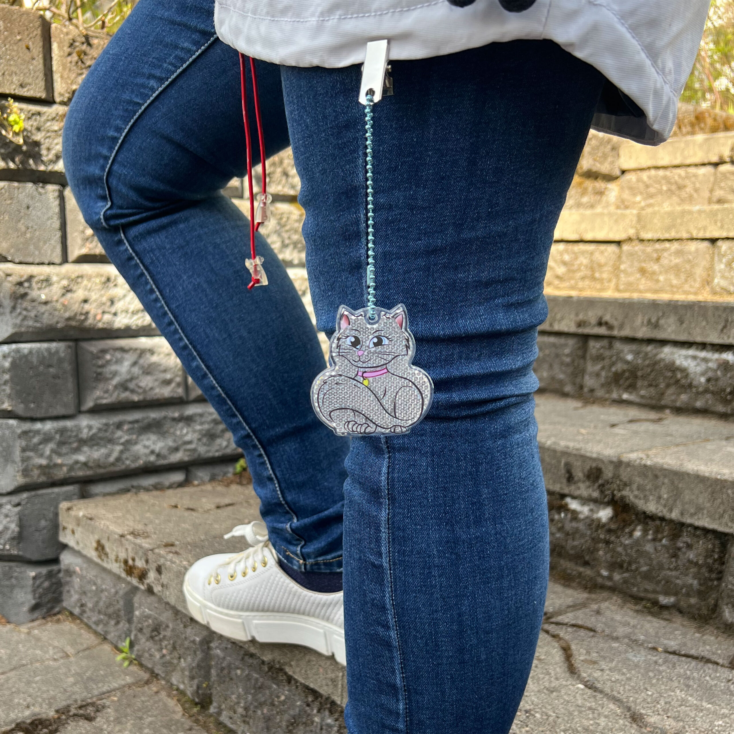 Kitten reflector hanging scaled 1